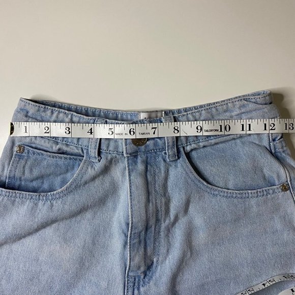 Princess Polly Lightwash Denim High Waisted Mom Short Y2K 90's Women's Size 2 - Picture 7 of 10